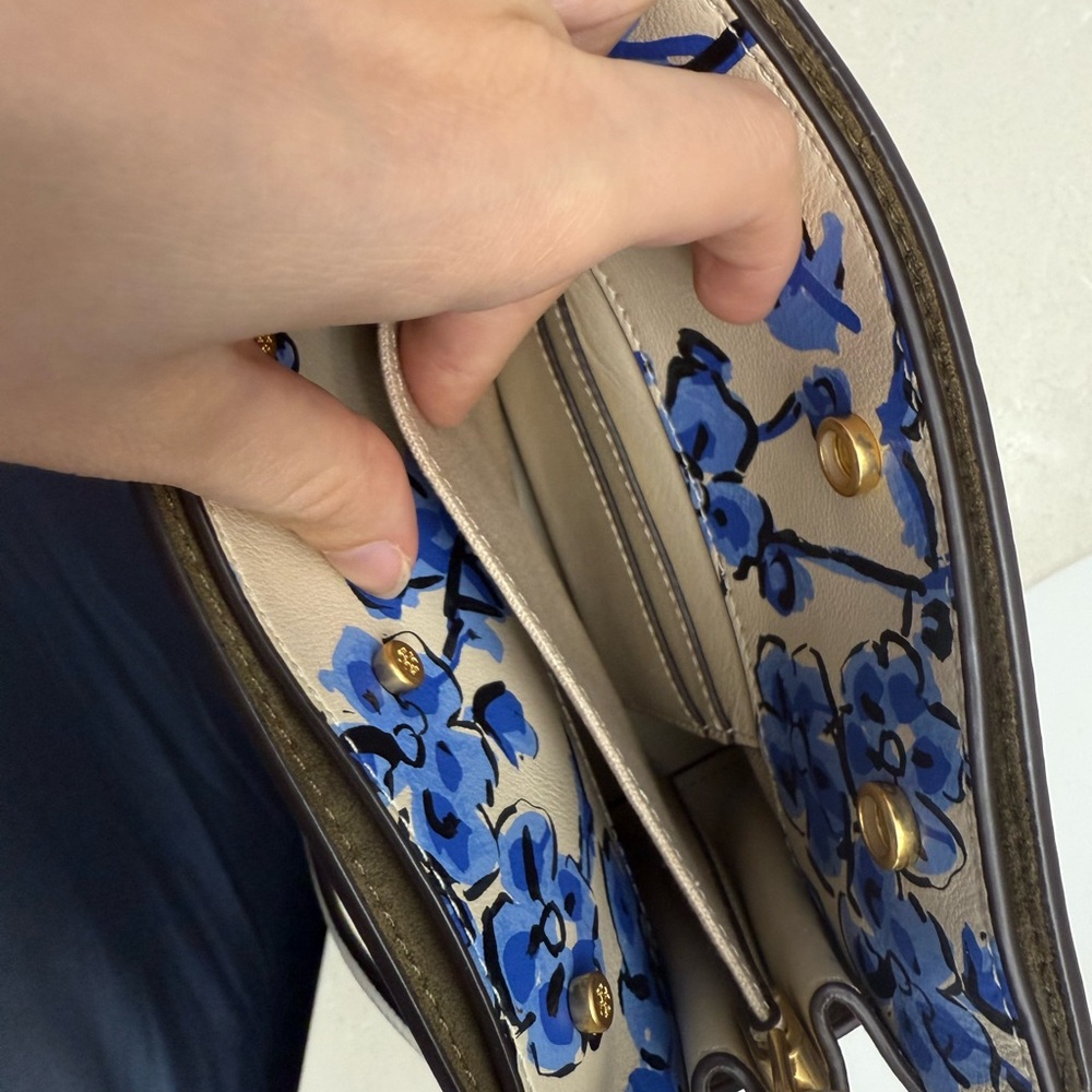 Tory Burch Lee Radziwill Petite Bag - Picture 5 of 11